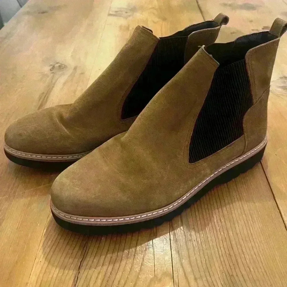 Donald Pilner ankle boots suede
